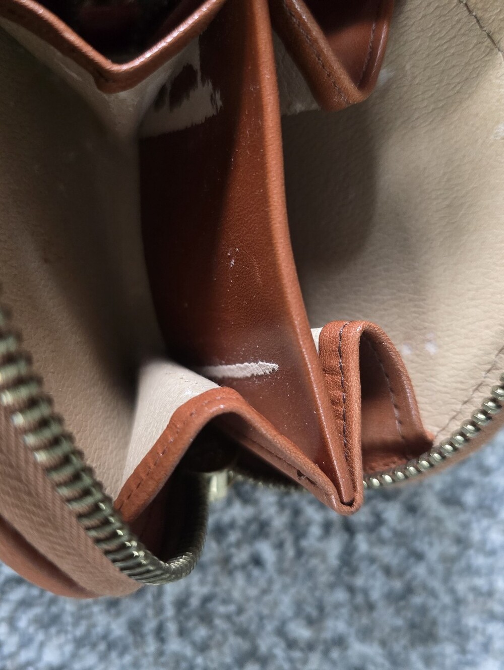 Vintage 90s Dooney & Bourke All Weather Leather Big Duck Zipalong Coin Pouch Red - Picture 4 of 13